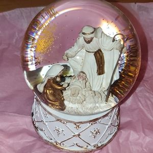 Nativity Scene Snowglobe